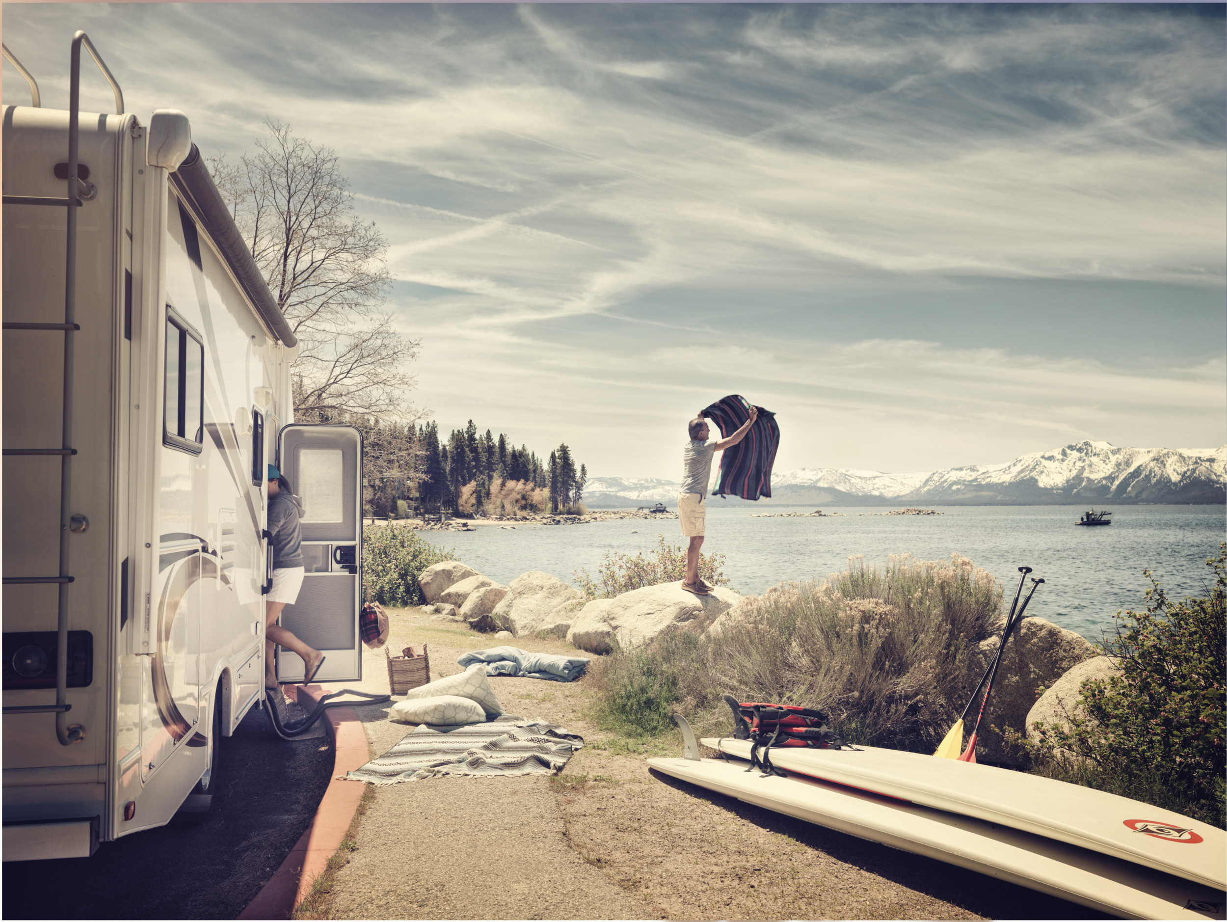 Dometic, pojazd rekreacyjny, samochód kempingowy, czyszczenie, kamper, samochód kempingowy, pościel, dywan, koc, deska surfingowa, góra, nad jeziorem, nad jeziorem, okno, drzwi, biały, czyszczenie, świeży, natura, wędrówka, podróż